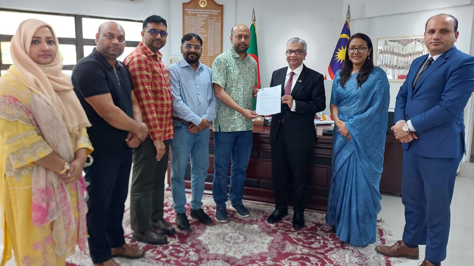 মালয়েশিয়ায় বাংলাদেশ দূতাবাসে এবি পার্টির স্মারকলিপি