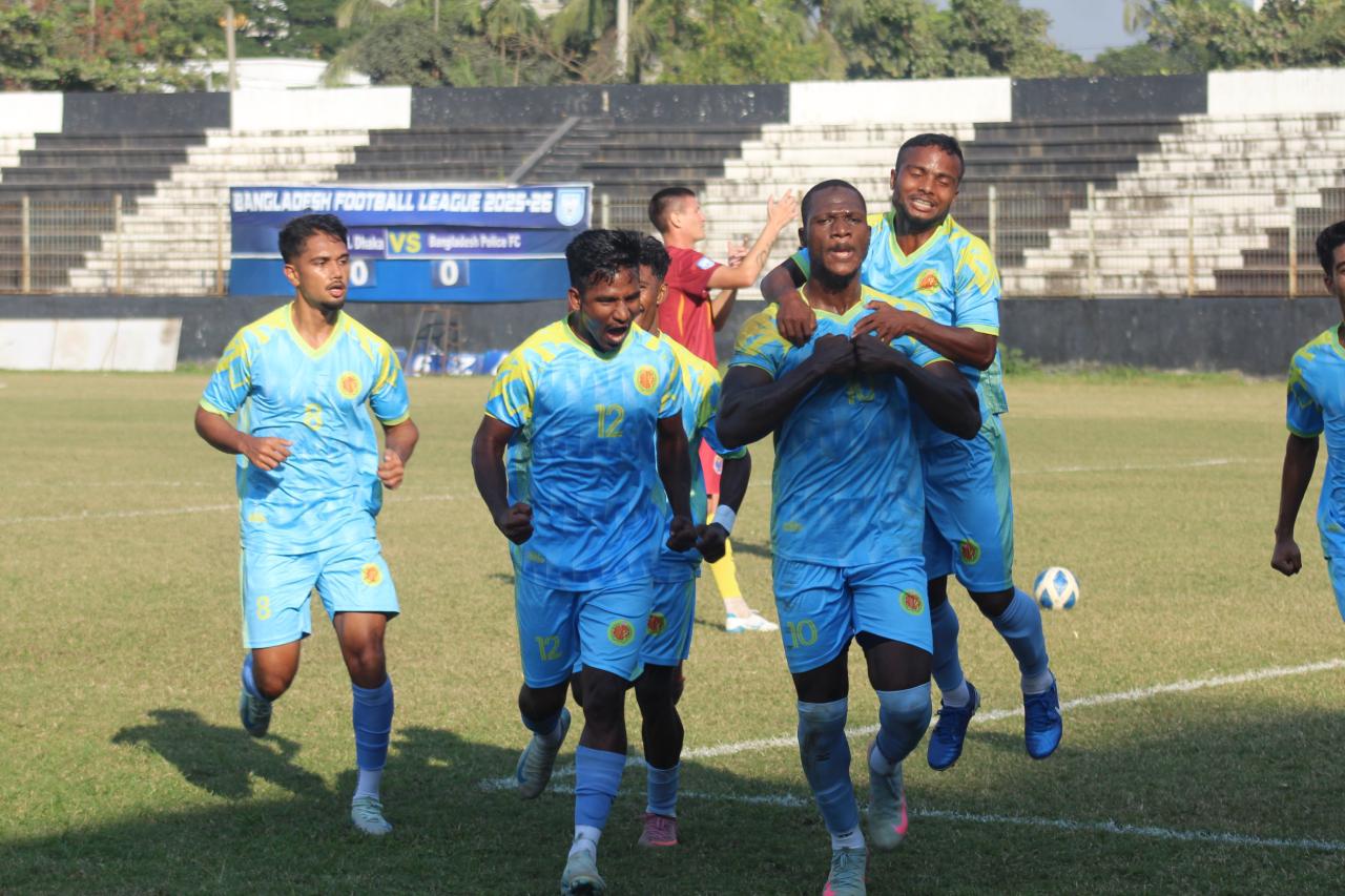 পুলিশকে হারিয়ে আবাহনীর প্রথম জয়