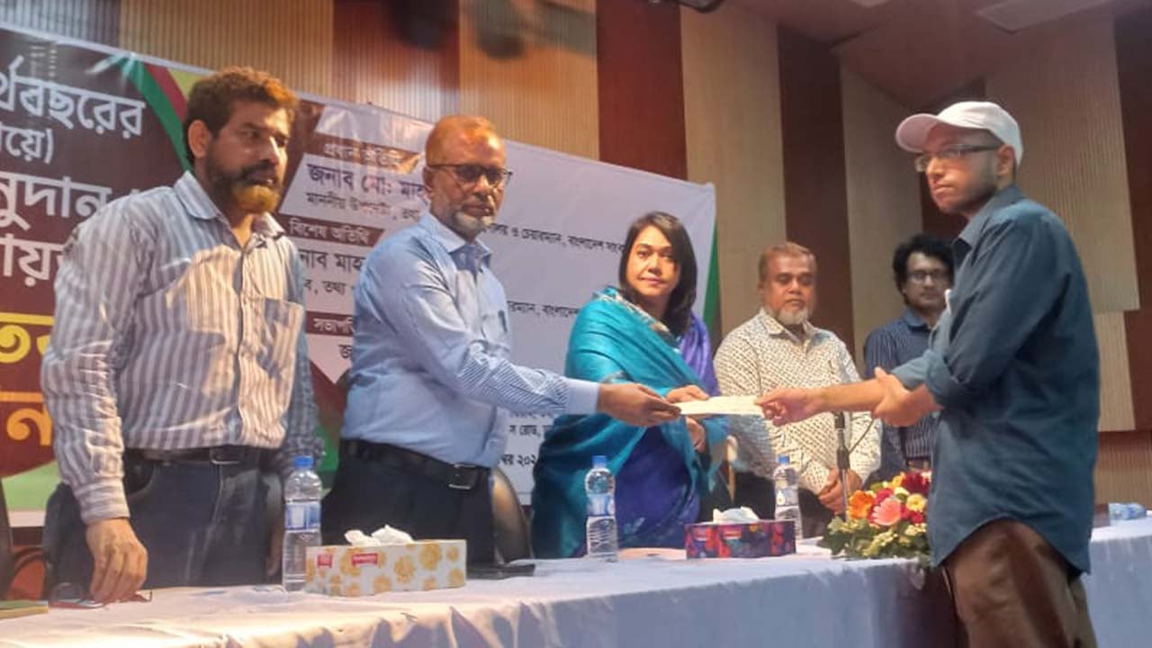 ৩২০ জনকে ২ কোটি টাকা সহায়তা সাংবাদিক কল্যাণ ট্রাস্টের