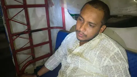 শ্বশুরবাড়ি যাওয়ার পথে এনসিপি নেতাকে কুপিয়ে জখম, মাথায় ৫ সেলাই
