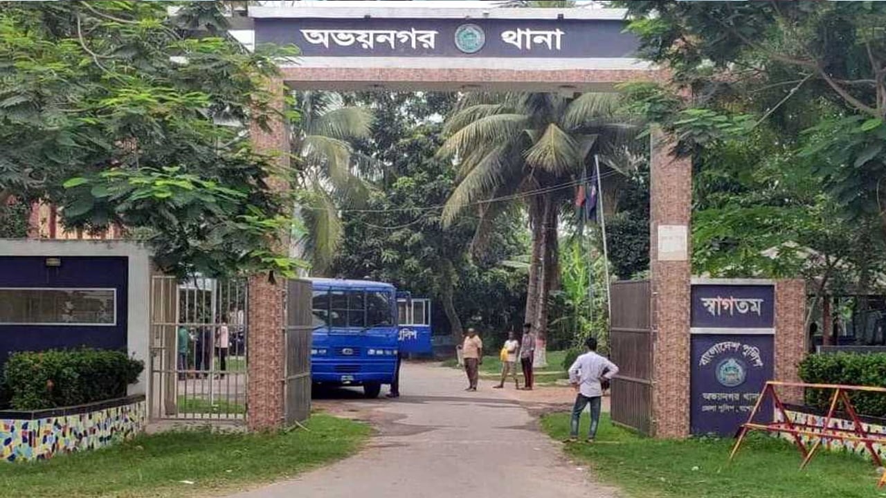 অভয়নগরে নারী এনজিও কর্মীর ঝুলন্ত লাশ উদ্ধার