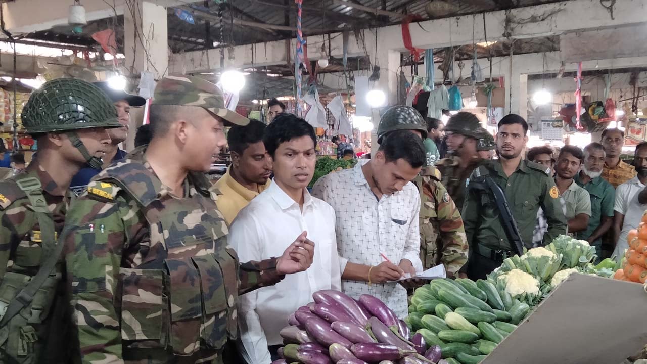 শায়েস্তাগঞ্জে যৌথ বাহিনীর অভিযানে ১৩ ব্যবসায়ীকে জরিমানা