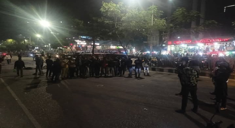 ঢাকা কলেজ ছাত্রদলের পদবঞ্চিতদের সড়ক অবরোধ, ককটেল বিস্ফোরণ