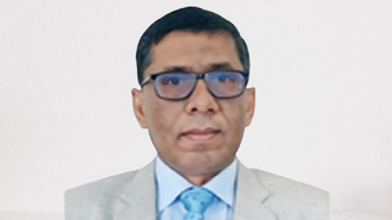 বিচারপতি হিসেবে নিজের প্রজ্ঞাপন নিজে স্বাক্ষর করলেন সচিব আবু তাহের