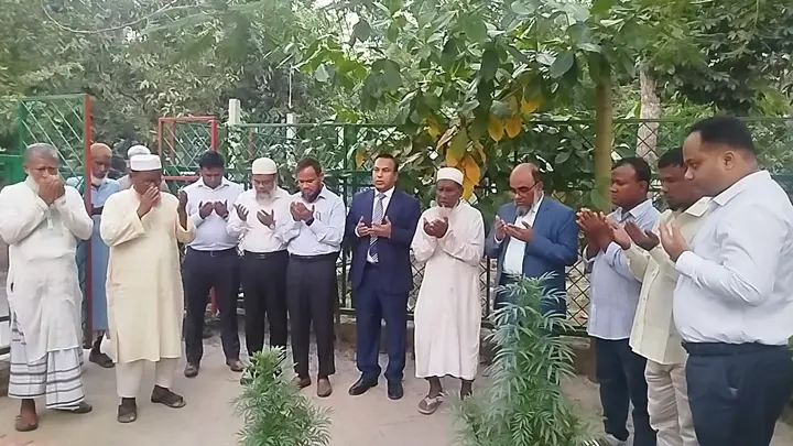 শহীদ আবু সাঈদের কবর জিয়ারত করলেন নবাগত বিভাগীয় কমিশনার