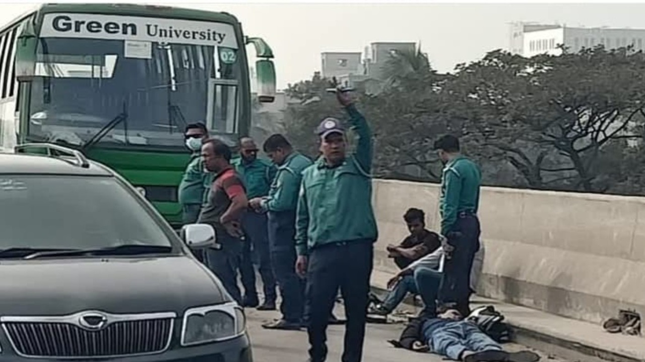 টঙ্গীতে বাস-মোটরসাইকেল সংঘর্ষ, নিহত ১