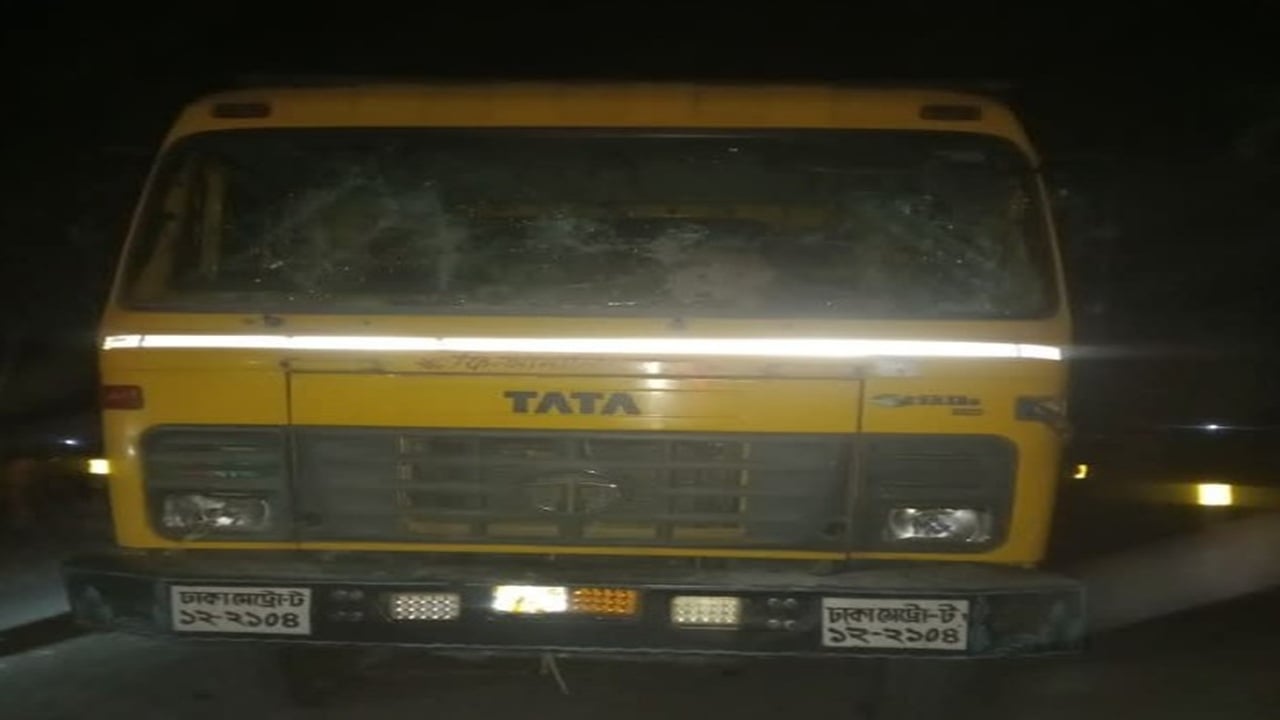 বীরগঞ্জ বালুবোঝাই ট্রাকচাপায় নিহত ১, আহত ২