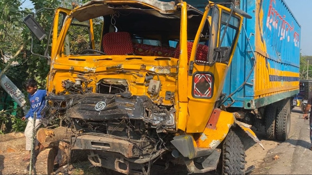 মিরসরাইয়ে ৪ যানবাহনের সংঘর্ষ, নিহত ২ আহত ২০