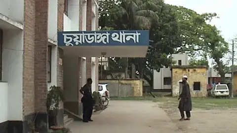 চুয়াডাঙ্গায় ট্রাক্টরের ধাক্কায় কলেজ শিক্ষক নিহত