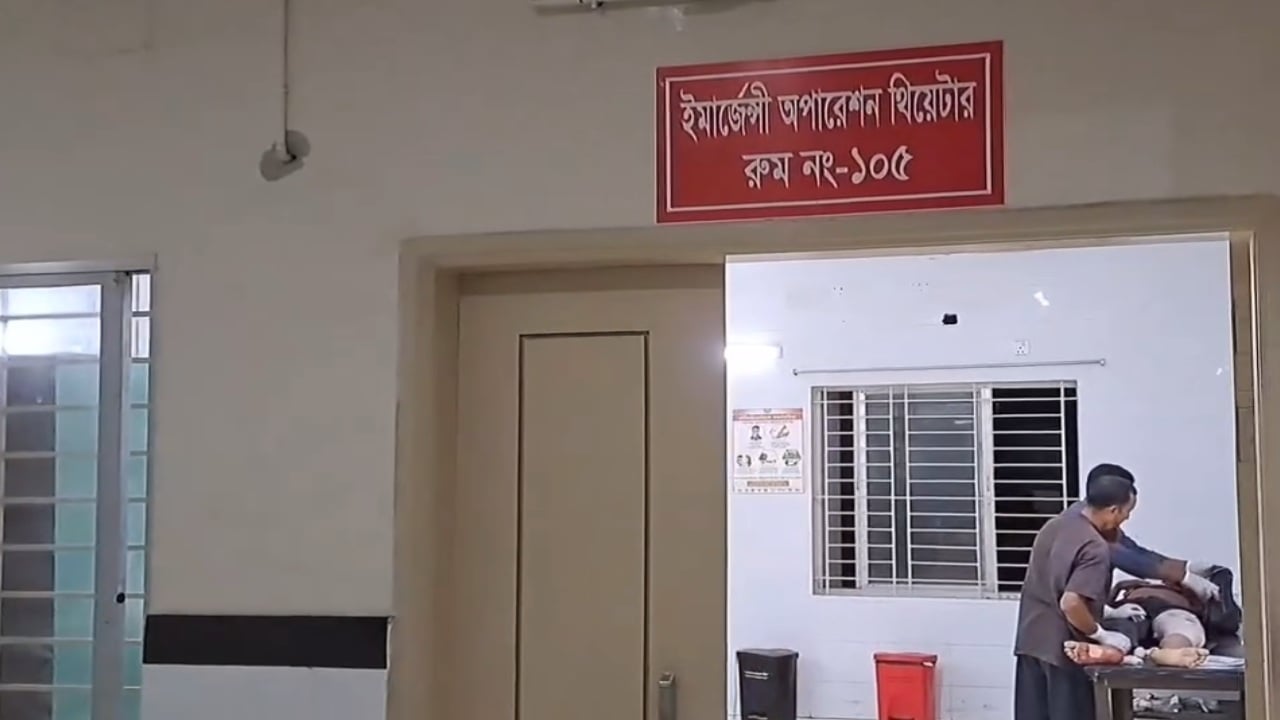 গোবিন্দগঞ্জে সড়ক দুর্ঘটনায় ট্রাকচালক নিহত, হেলপার আহত