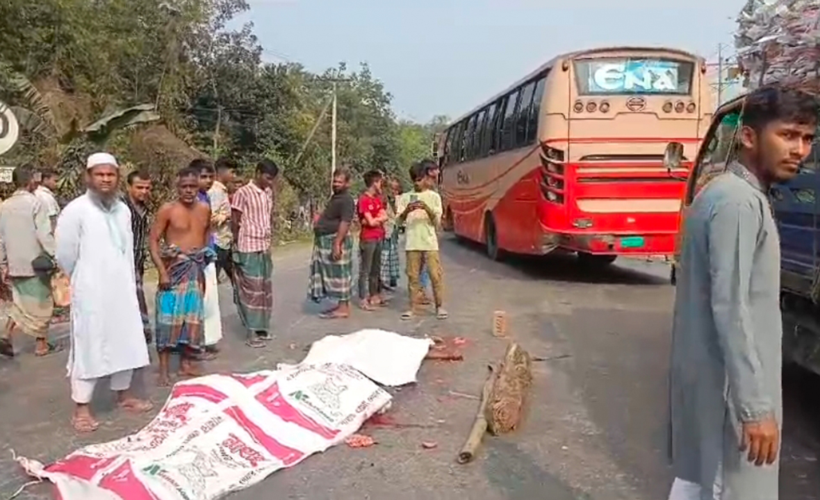 রায়পুরায় বাসের ধাক্কায় দুই মটরসাইকেল আরোহী নিহত