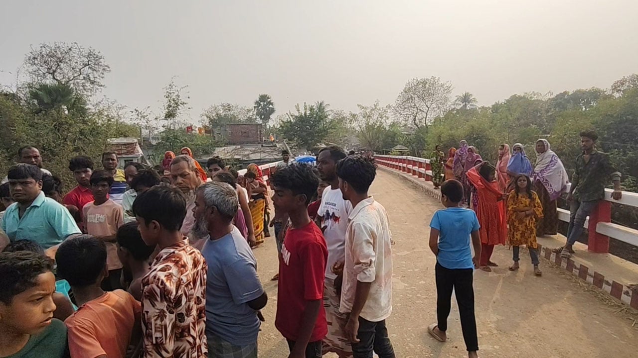 মাটিবোঝাই ট্রাক্টরের চাপায় মাদ্রাসা শিক্ষার্থীর মৃত্যু