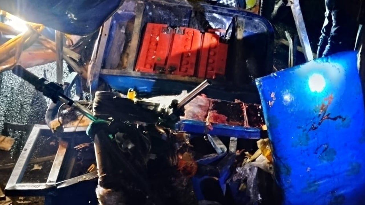 কুমিল্লায় যাত্রীবাহী বাসচাপায় নিহত ৩