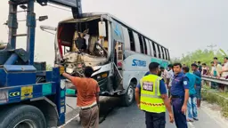 মির্জাপুরে বাস-পিকাপ-মোটরসাইকেল ত্রিমুখী সংঘর্ষে নিহত ২