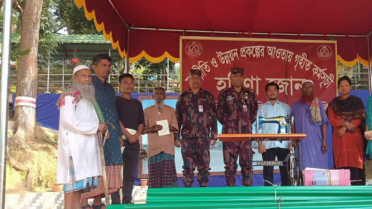 ছোট হরিণা জোনে মতবিনিময় সভা, অনুদান দিলো বিজিবি