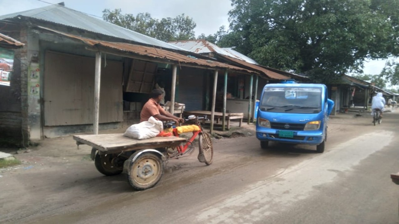 বদরগঞ্জে সরকারি জমিতে আ.লীগ নেতার মার্কেট