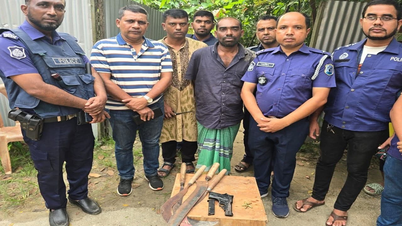 গজারিয়ায় পিস্তল-গুলিসহ যুবক আটক