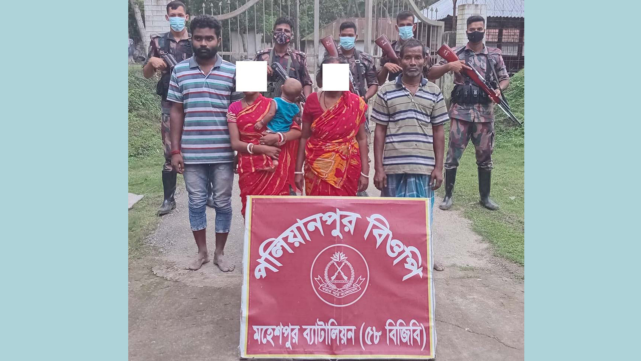 সীমান্তে পাঁচ বাংলাদেশিকে হস্তান্তর করলো বিএসএফ
