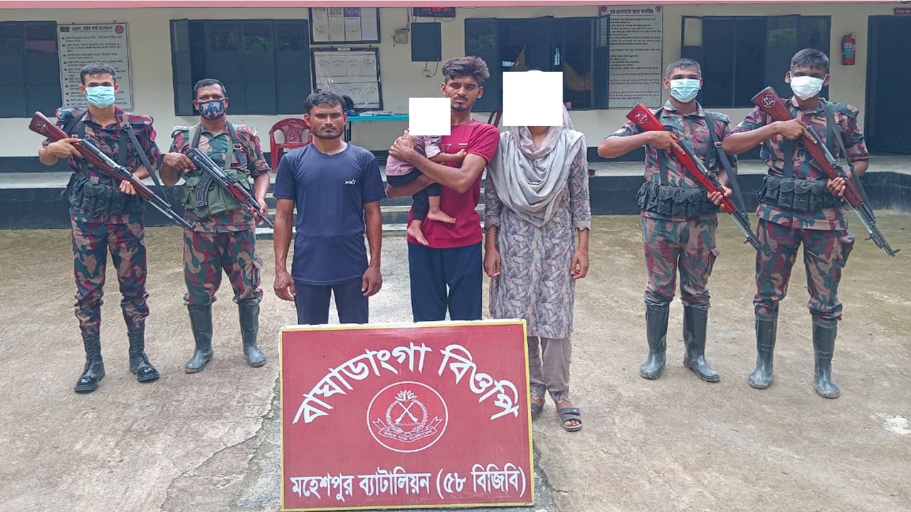 সীমান্তে চার বাংলাদেশিকে হস্তান্তর করলো বিএসএফ