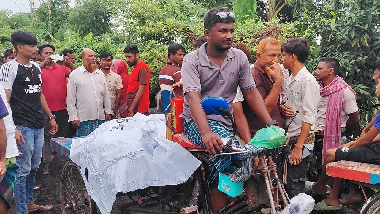 কালুখালীতে ভ্যান-পিকআপ মুখোমুখি সংঘর্ষ, ব্যবসায়ী নিহত