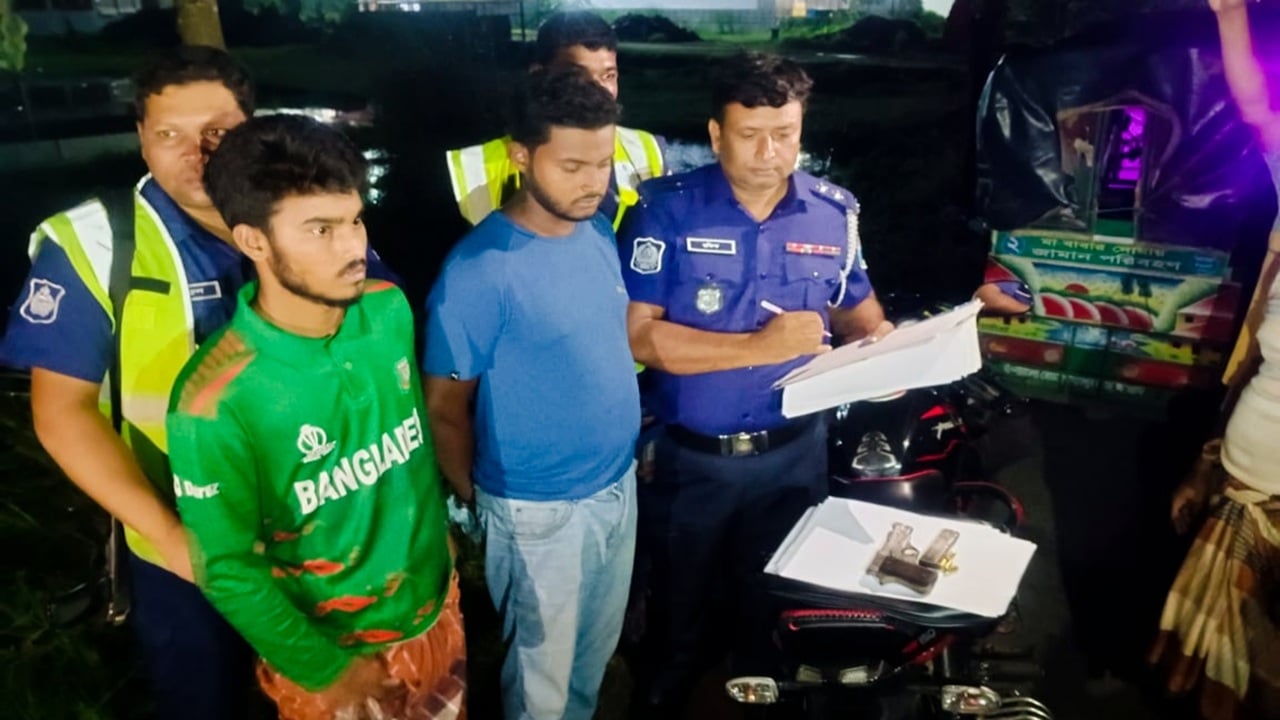 ঈশ্বরদীতে পিস্তল-গুলিসহ ছাত্রলীগের দুই কর্মী গ্রেপ্তার