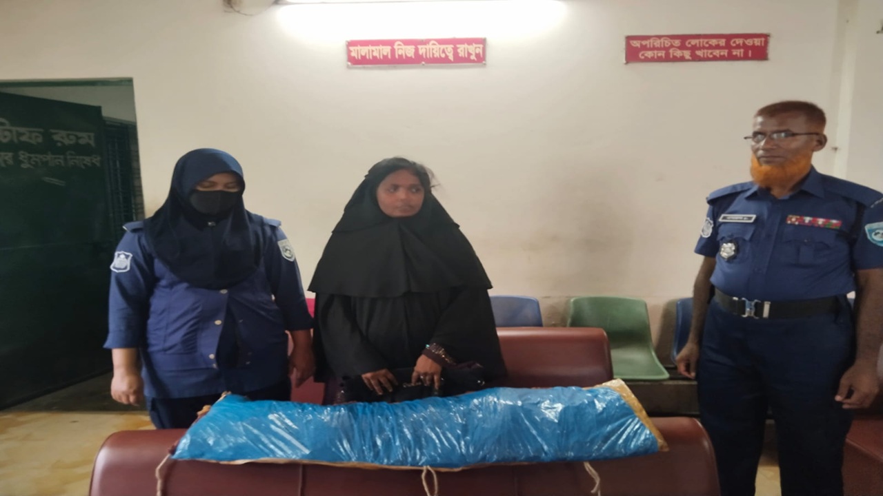 গাঁজাসহ পেশাদার নারী মাদক ব্যবসায়ী গ্রেপ্তার