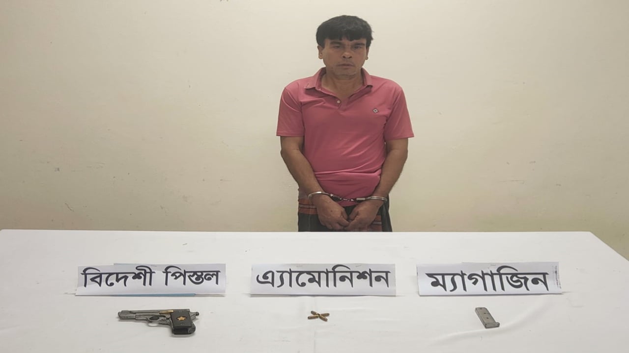 অস্ত্রসহ ইমান ডাকাত আটক, থানায় হস্তান্তর