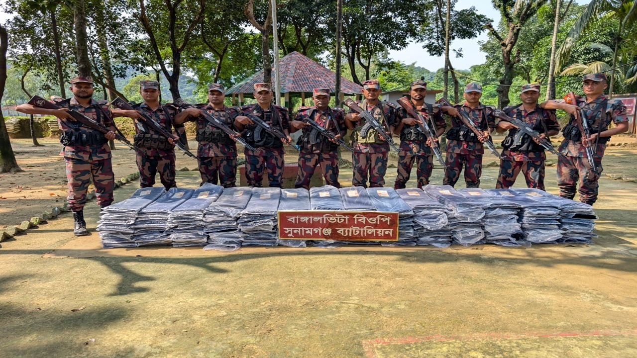 সীমান্তে ১৫ লাখ টাকার ভারতীয় ব্লেজারের কাপড় জব্দ