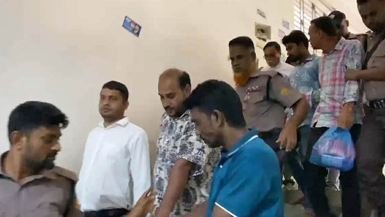 আদালত চত্বরে গ্রেপ্তার চার আ. লীগ কর্মীর ৩ দিনের রিমান্ড