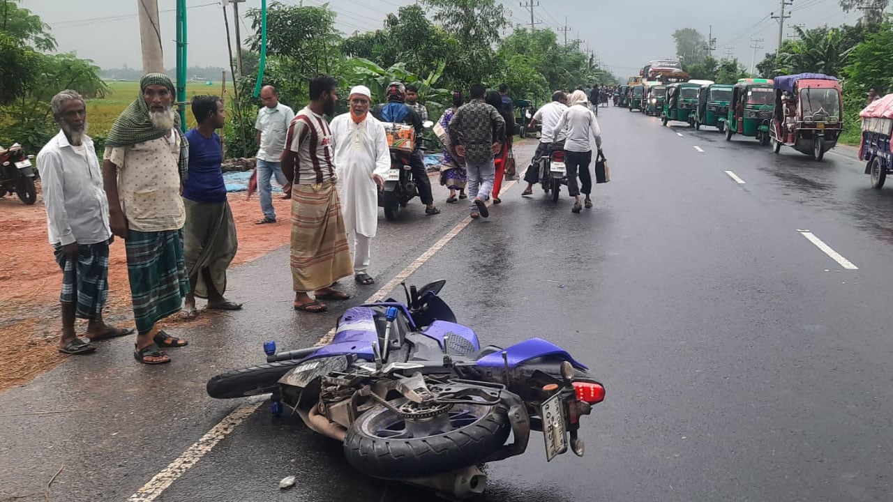 আদমদীঘিতে ট্রাকের ধাক্কায় তিন মোটরসাইকেল আরোহী নিহত