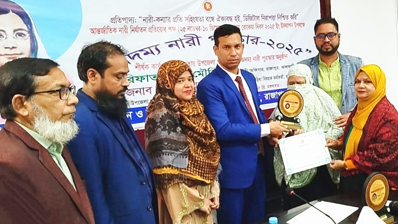 সফল জননী পুরস্কার পেলেন ডিআরইউ সভাপতি আবু সালেহ আকনের মা