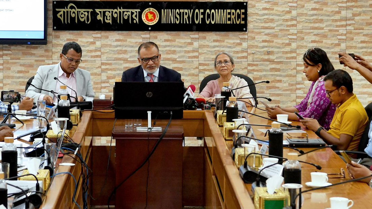 কোরবানির চামড়া নিয়ে মাদ্রাসা-এতিমখানাগুলোকে সুখবর দিলেন বাণিজ্য উপদেষ্টা