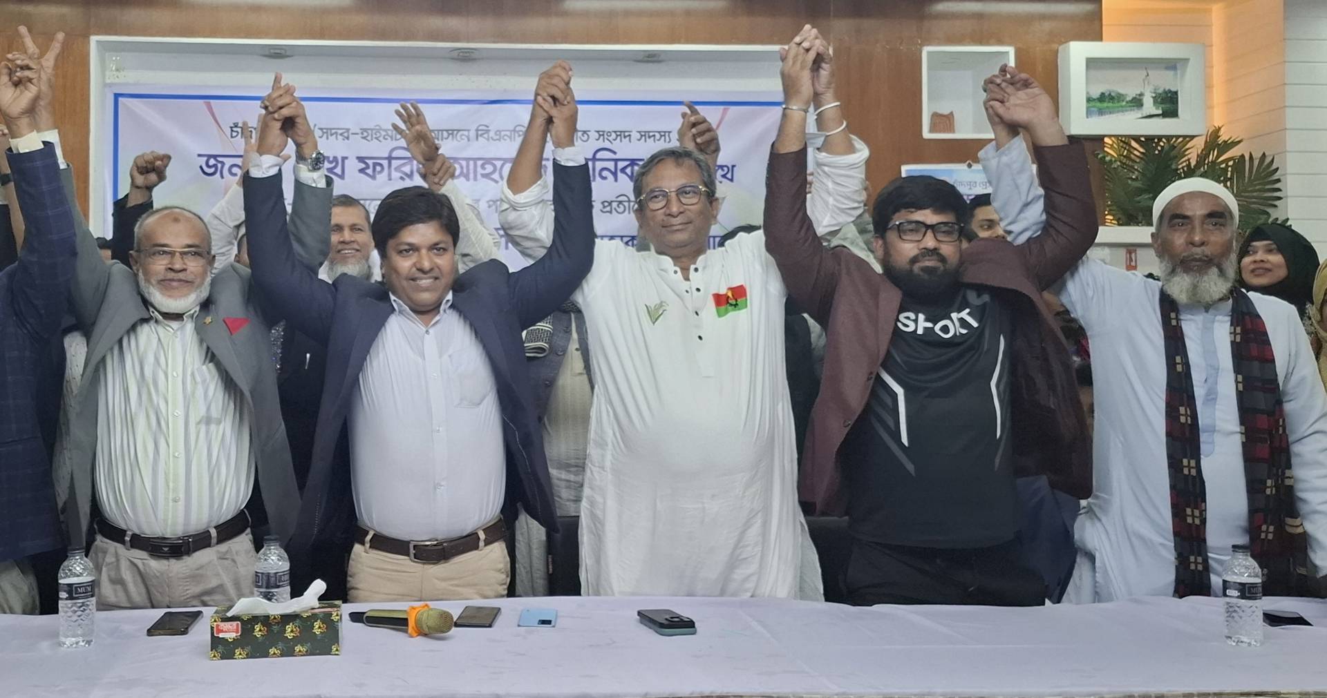 বিএনপির প্রার্থীকে সমর্থন দিয়ে সরে দাঁড়ালেন জাকির হোসেন