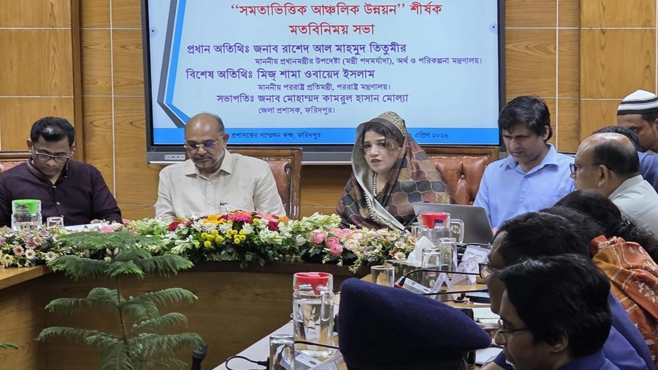 বর্তমান প্রধানমন্ত্রী কথাবার্তায় বাগাড়ম্বরে বিশ্বাস করেন না