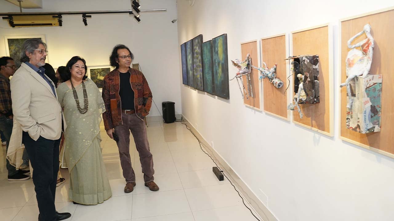 আলিয়ঁস ফ্রঁসেজে চলছে কার্লাস-এর শিল্পকর্ম প্রদর্শনী