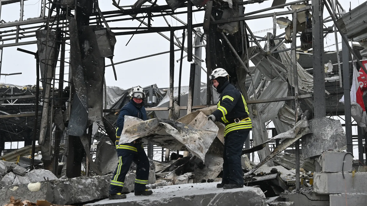 ইউক্রেনে রুশ হামলায় নিহত ২, বিদ্যুৎকেন্দ্র লক্ষ্য করে আক্রমণ জোরদার