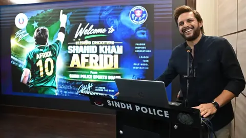 সিন্ধু পুলিশের ক্রীড়া দূত হলেন আফ্রিদি
