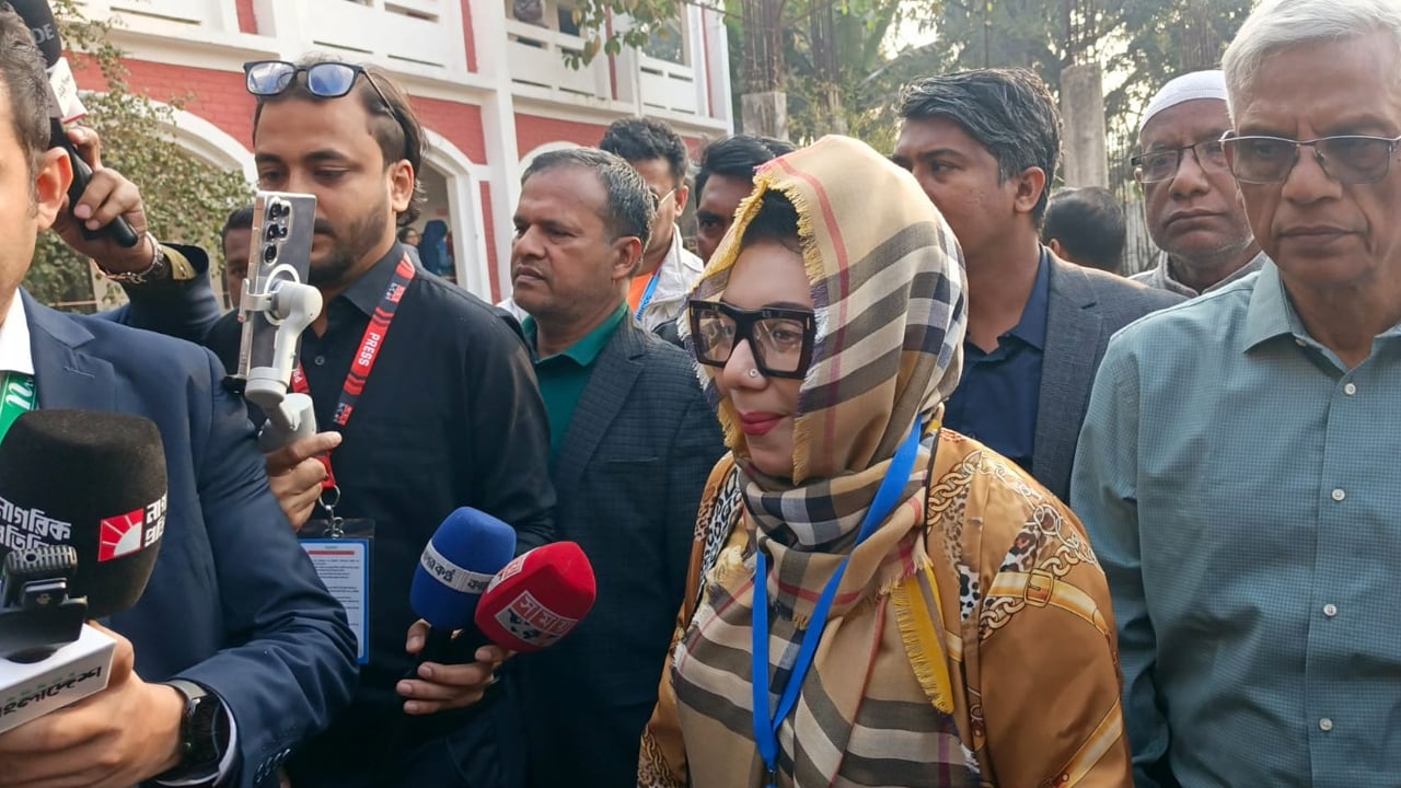 ঢাকা ৮-এ কেন্দ্র দখলের অভিযোগ প্রশ্নে যা বললেন আফরোজা আব্বাস