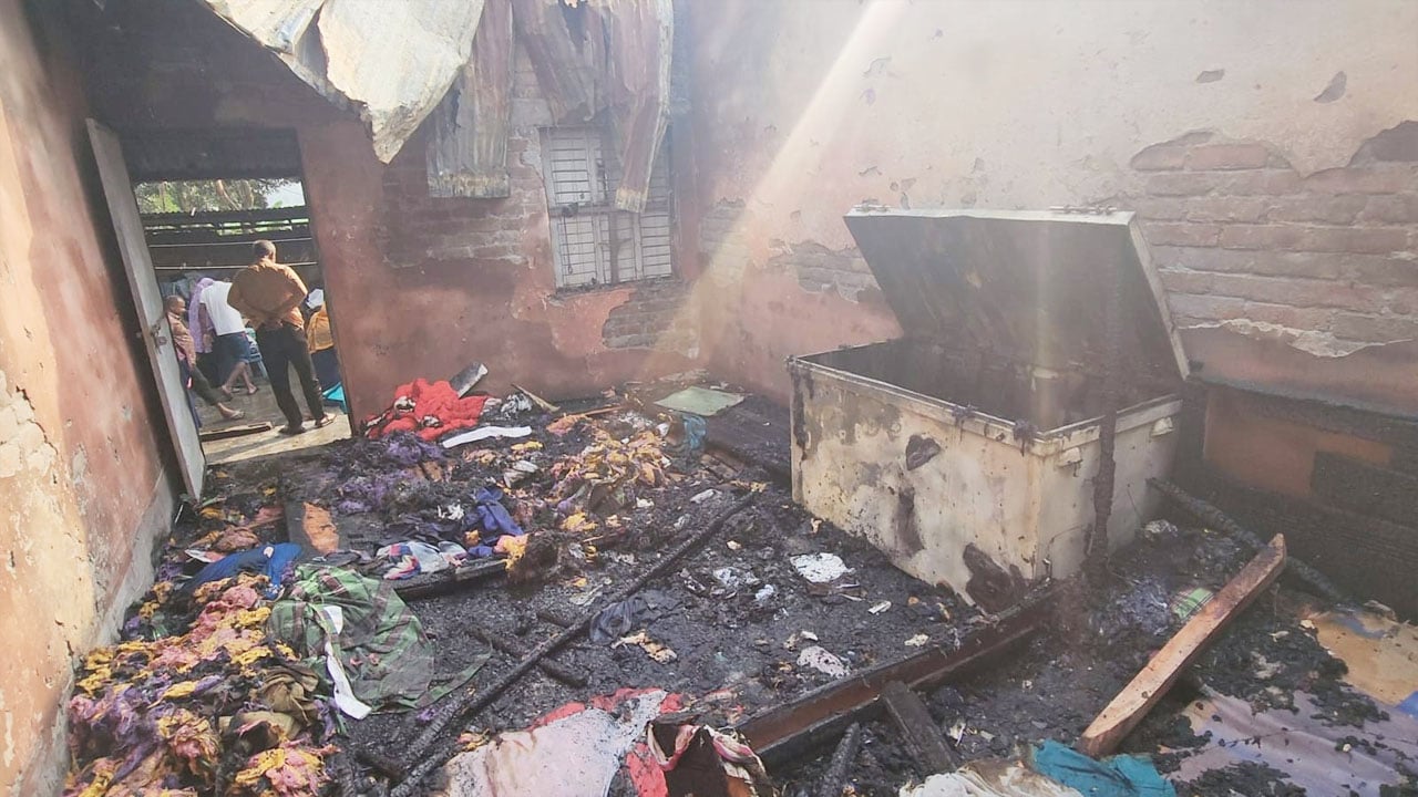 নীলফামারীতে ৭ দোকান পুড়ে ছাই, ২০ লাখ টাকার ক্ষয়ক্ষতি