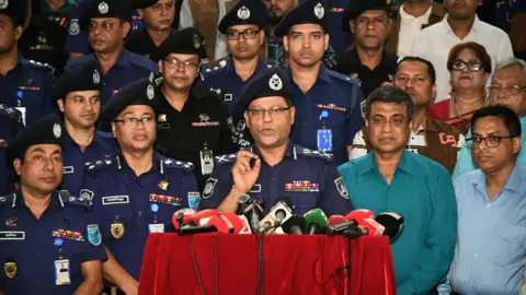 দুর্গাপূজার নিরাপত্তায় নিরলস কাজ করছে পুলিশ: আইজিপি