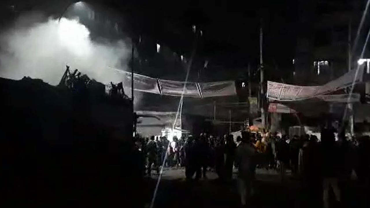 থার্টি ফার্স্ট রাতে রাজধানীর দুই স্থানে আগুন, দগ্ধ ২