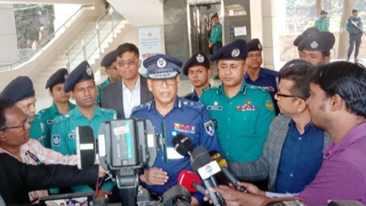 একটি গোষ্ঠী চায় না বাংলাদেশ স্থিতিশীল থাক: আইজিপি