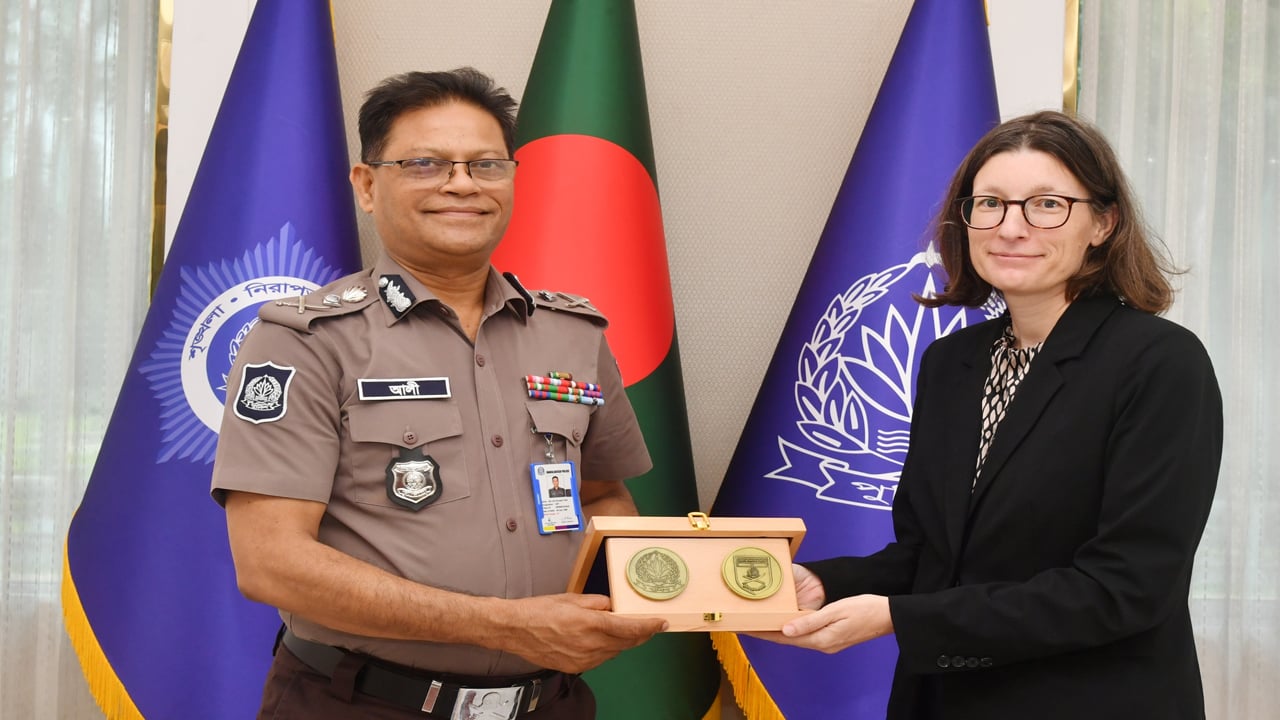 আইজিপির সঙ্গে জার্মান দূতাবাসের ডেপুটি হেড অব মিশনের সাক্ষাৎ
