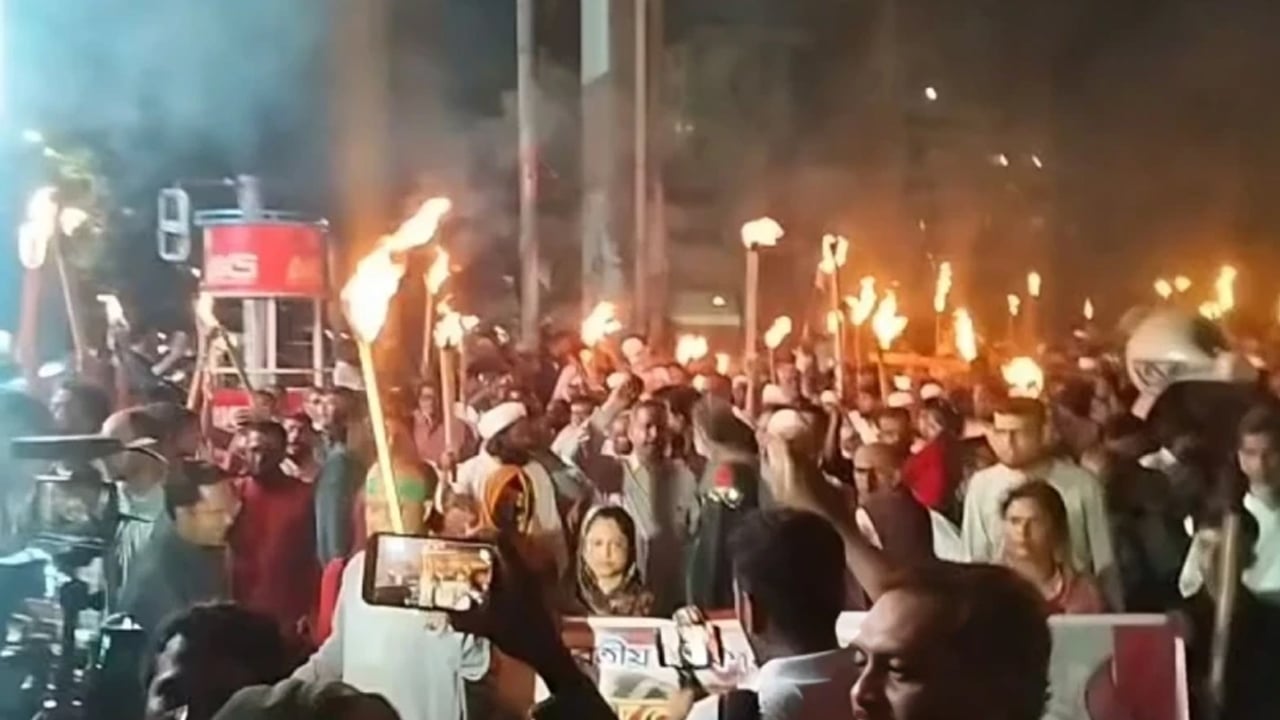 ভারতীয় আধিপত্যবাদের বিরুদ্ধে ঢাকায় আজাদ পার্টির মশাল মিছিল