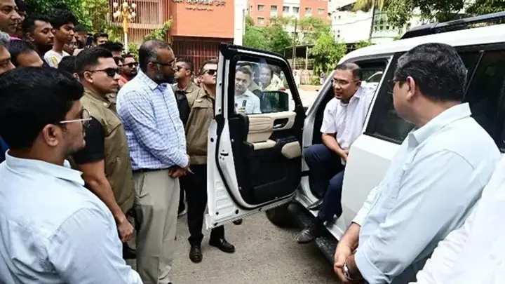 সরকারি কোয়ার্টারের অপরিচ্ছন্নতায় ক্ষুব্ধ প্রধানমন্ত্রী, সময় দিলেন ২ সপ্তাহ