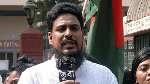 সরকারের সমালোচনা করলেই গ্রেপ্তার, এটা মানবাধিকারের লঙ্ঘন: আখতার হোসেন