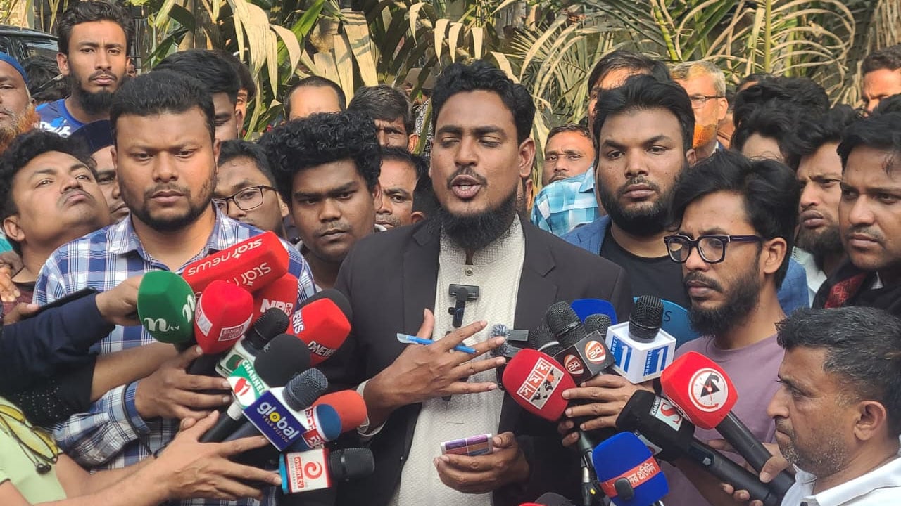 ভরসার মদদে এনসিপি-জামায়াত নেতাকর্মীর বাড়িতে হামলা: আখতার হোসেন