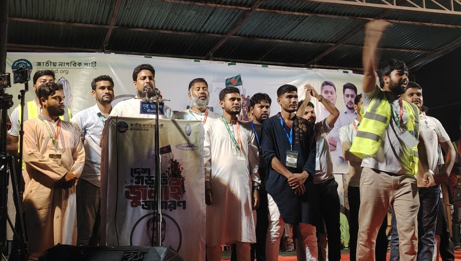 
সংবিধানের দোহাই দিয়ে চুপ্পুর গ্রেপ্তার ঠেকানো যাবে না: আখতার হোসেন 