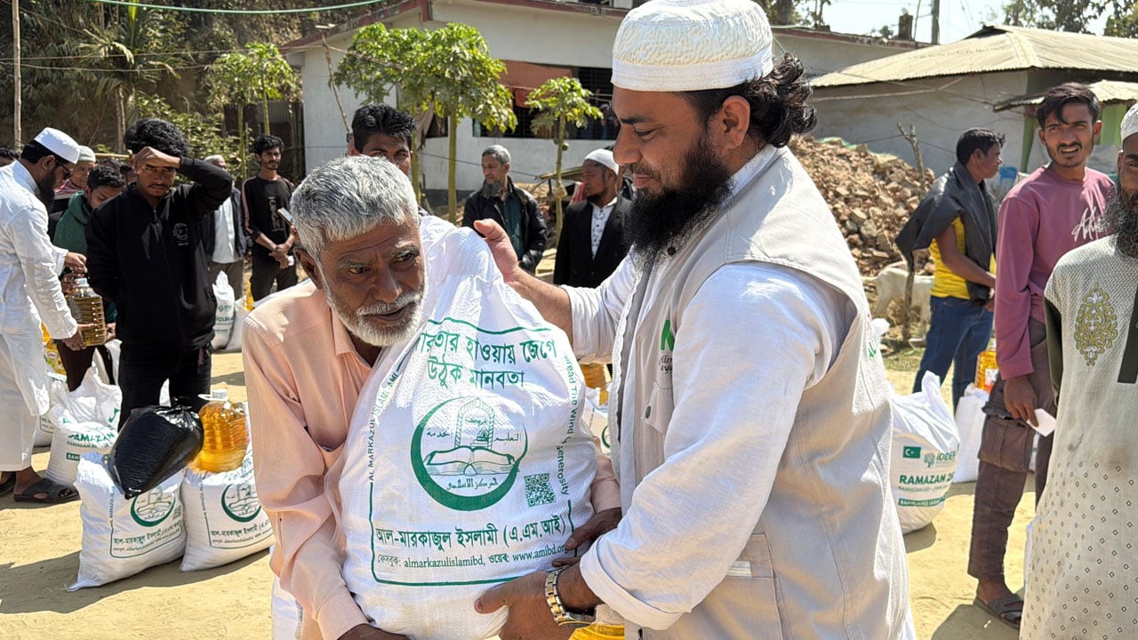 ৫০ হাজার রোজাদারের পাশে আল-মারকাজুল ইসলামী