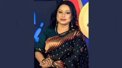 প্রকাশ পেল আলম আরা মিনুর ‘কৃষ্ণ কালা’